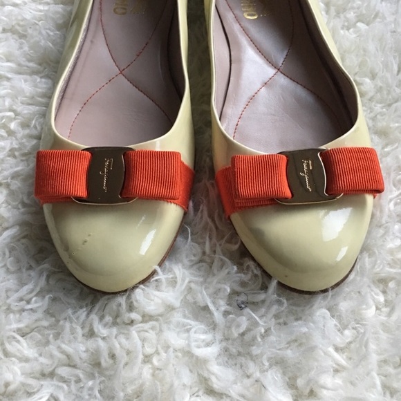 ‼️SOLD‼️Salvatore Ferragamo Varina Flats - Picture 2 of 5